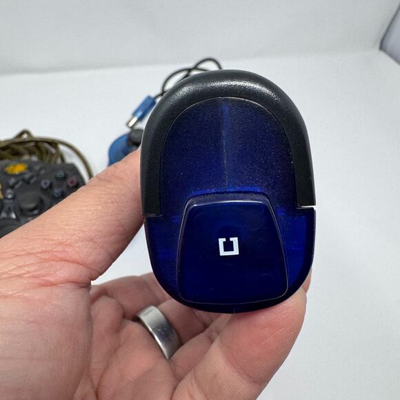 Lot of 4 Aftermarket Controllers PS2 GameCube LightGun Mad Catz Pelican Untested - Picture 11 of 16